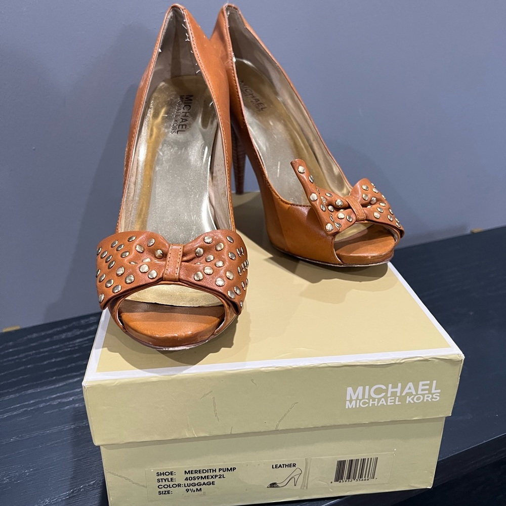 Micheal Kors Meredith Pump